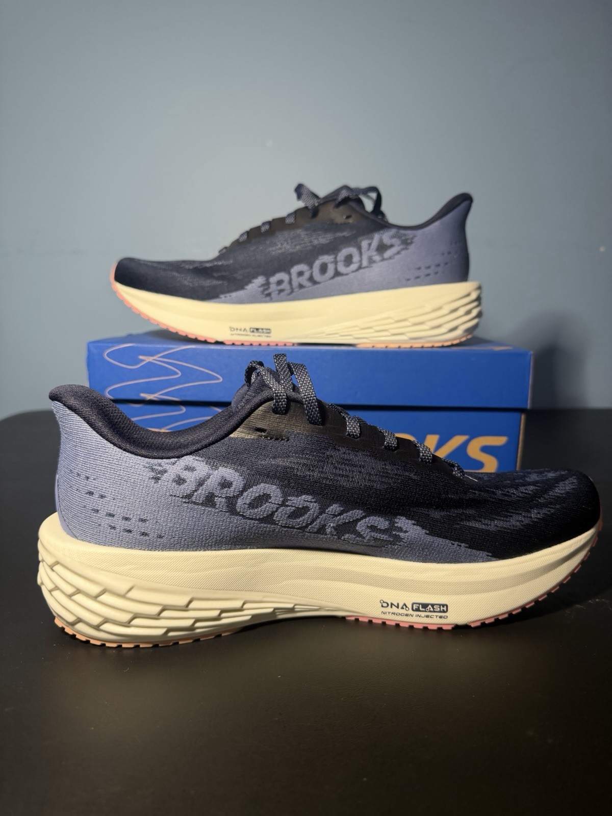 Brooks Launch 11 Peacoat/Blue/Peach Woman’s 9.5. Model 120439 1B 483