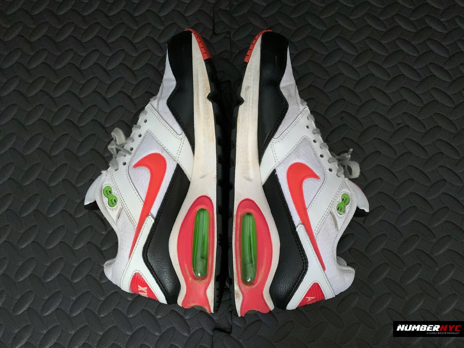 Nike Air Max Navigate Women Size 8 Pink Salmon White Black Neon Green 454249-102