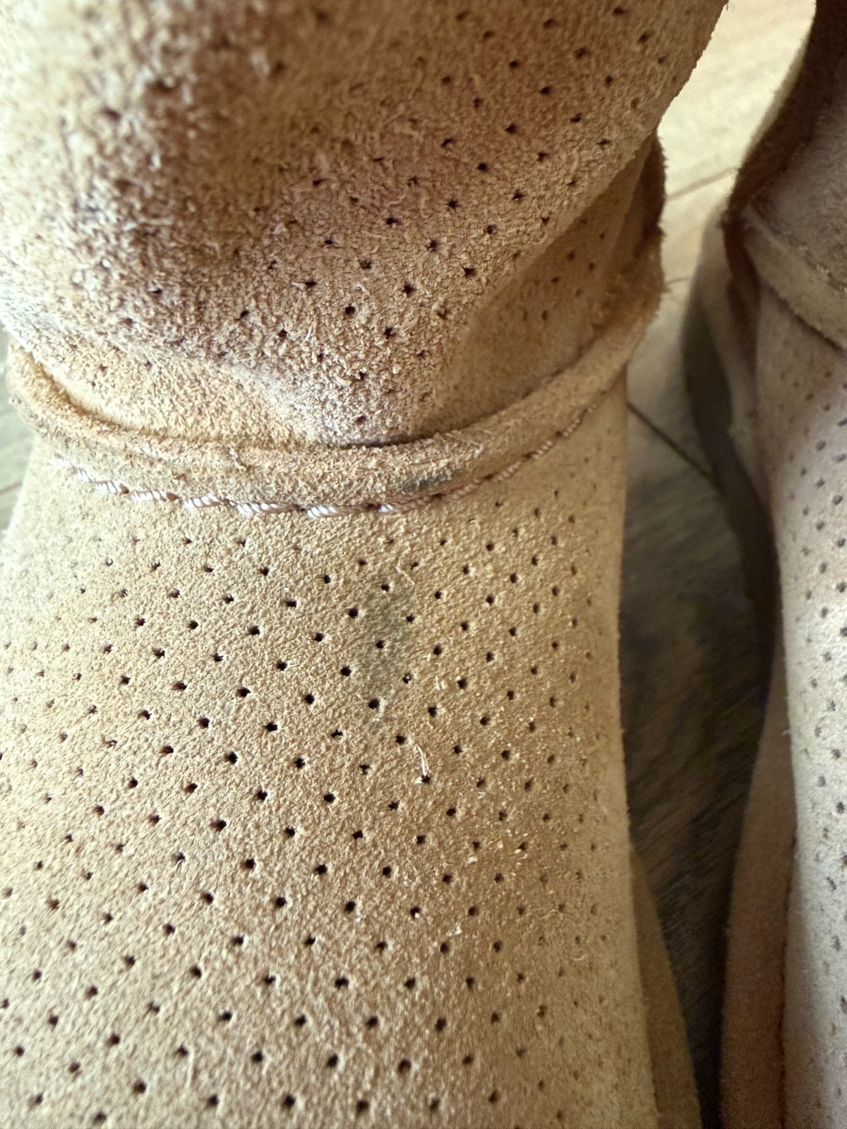 UGG TAWNY PERFORATED UNLINED SUEDE BOOTS | WOMEN’S 9 | TAN