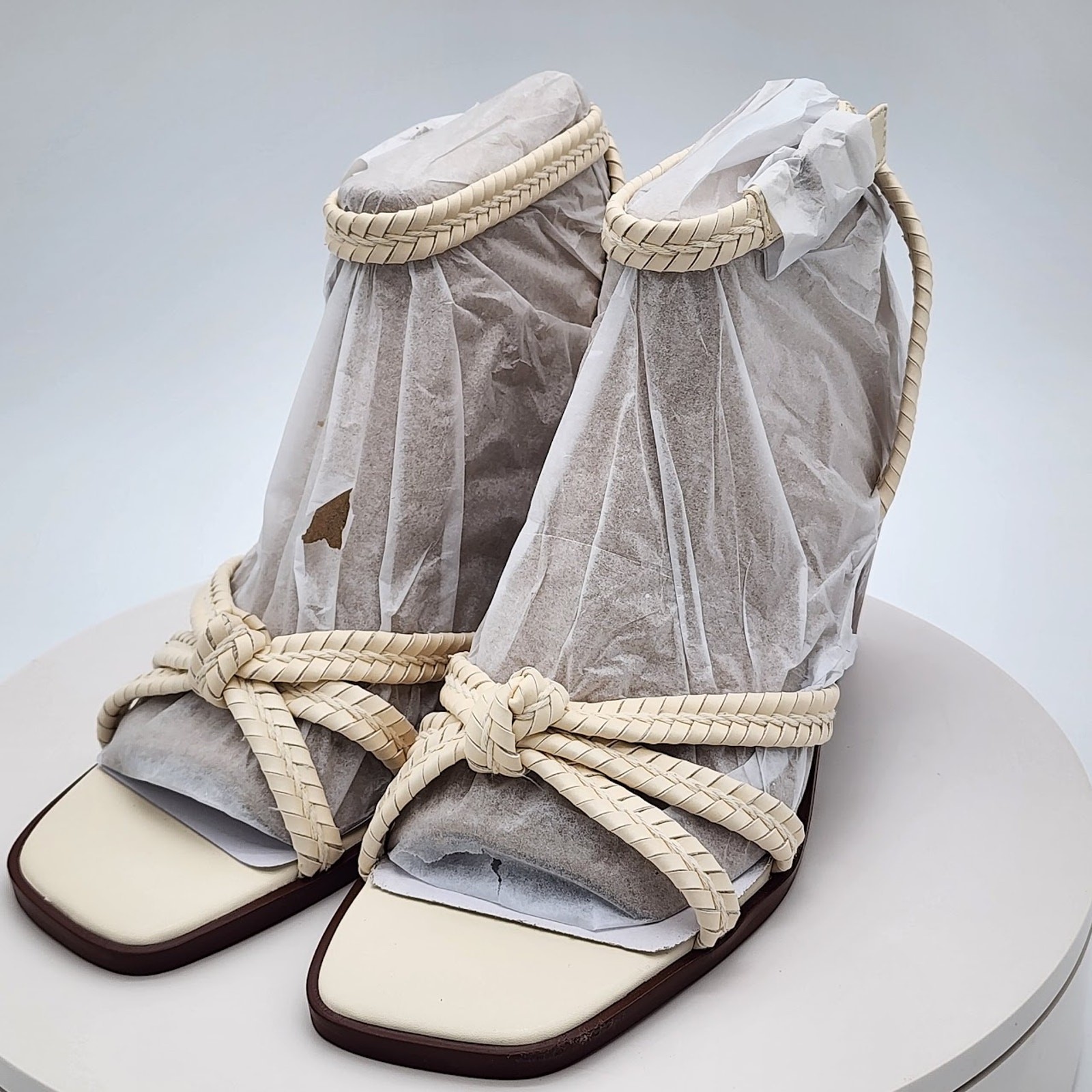NEW – Giani Bernini Renaee Women’s White Linen Block Heel Sandals – Size 7