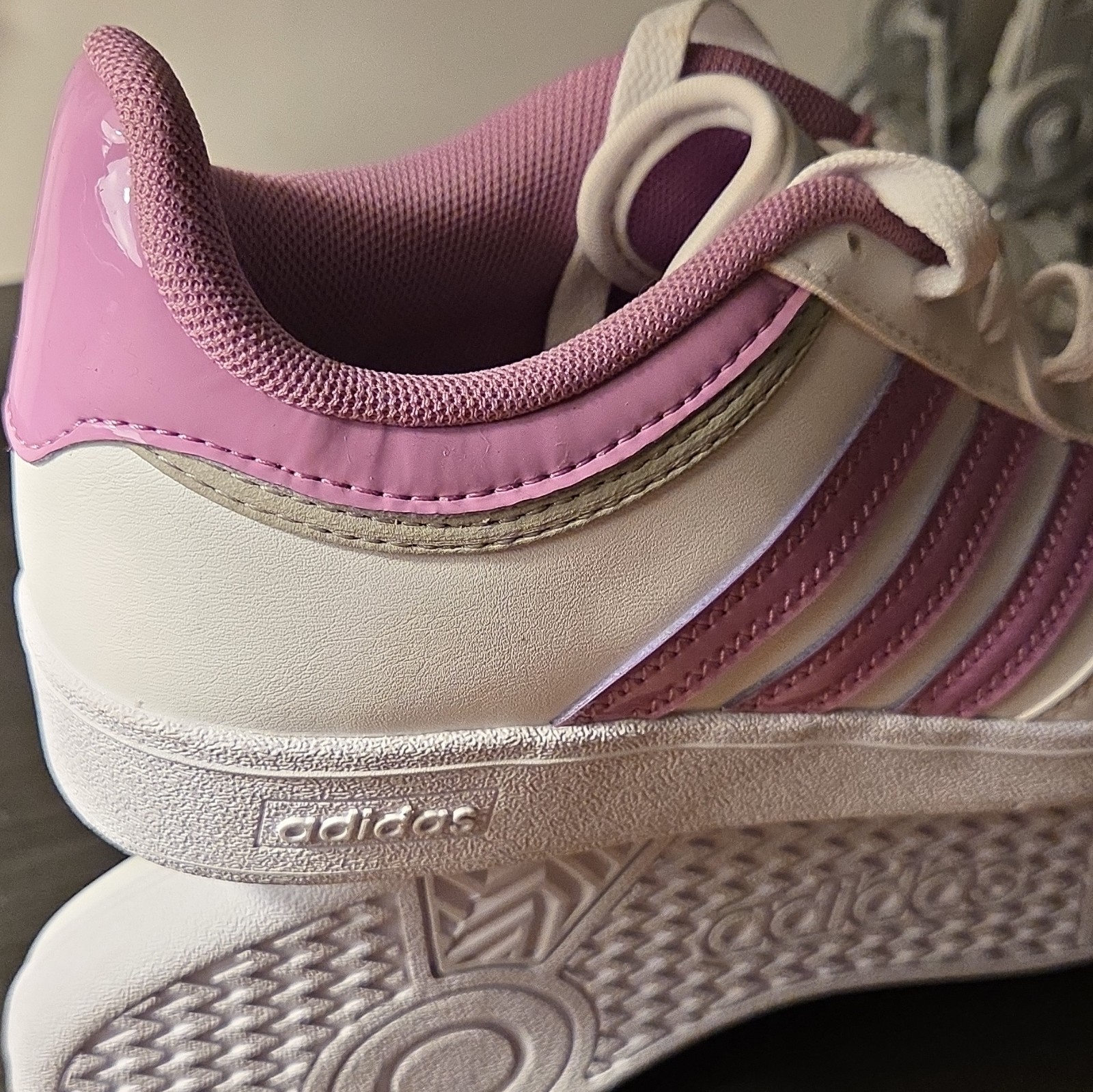 adidas Hoops 4.0 W Women’s White/Pink Low Top Lace-Up Sneakers JR6713