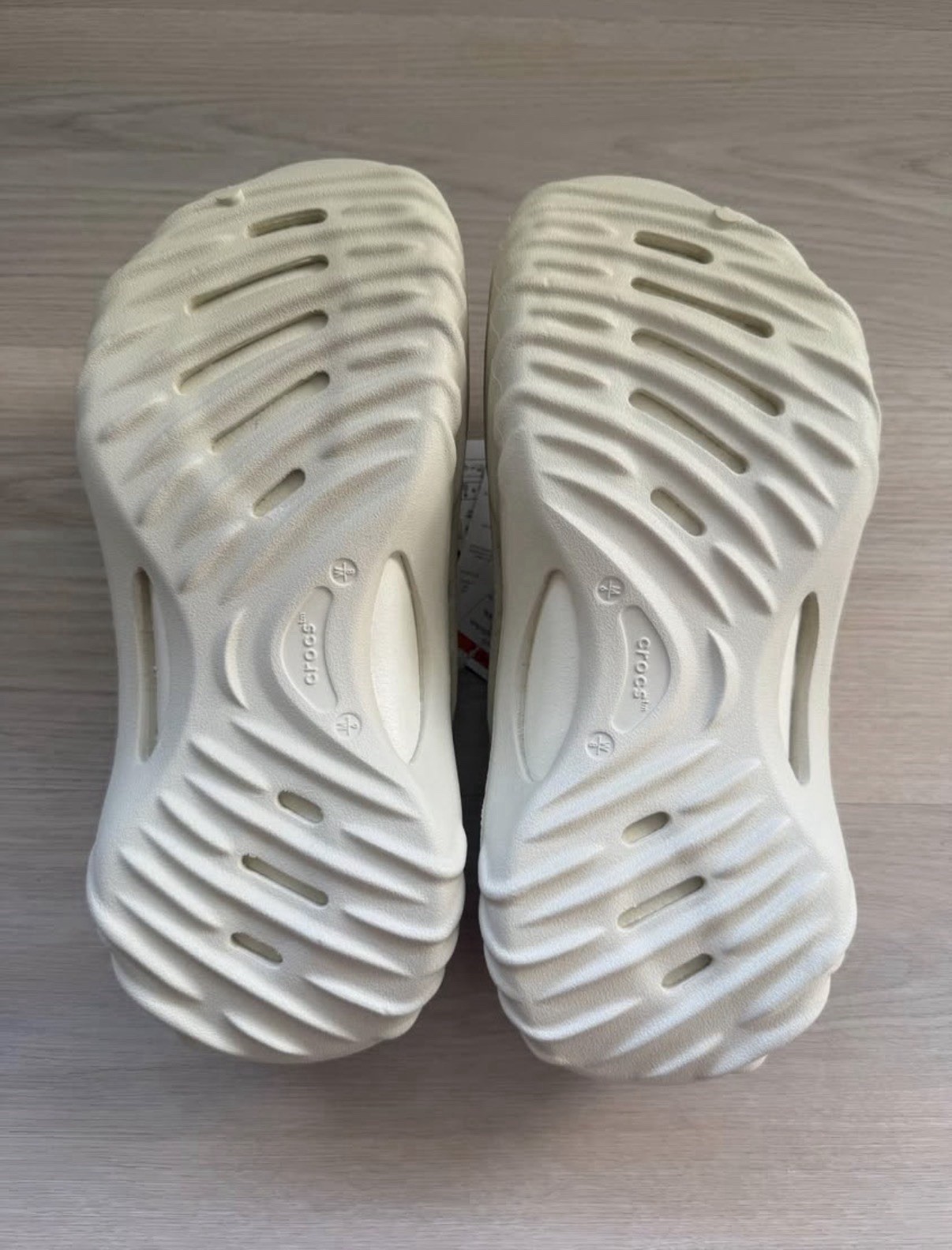 Crocs Echo Wave Shoe Bone Color – Size Men’s 6, Women’s 8