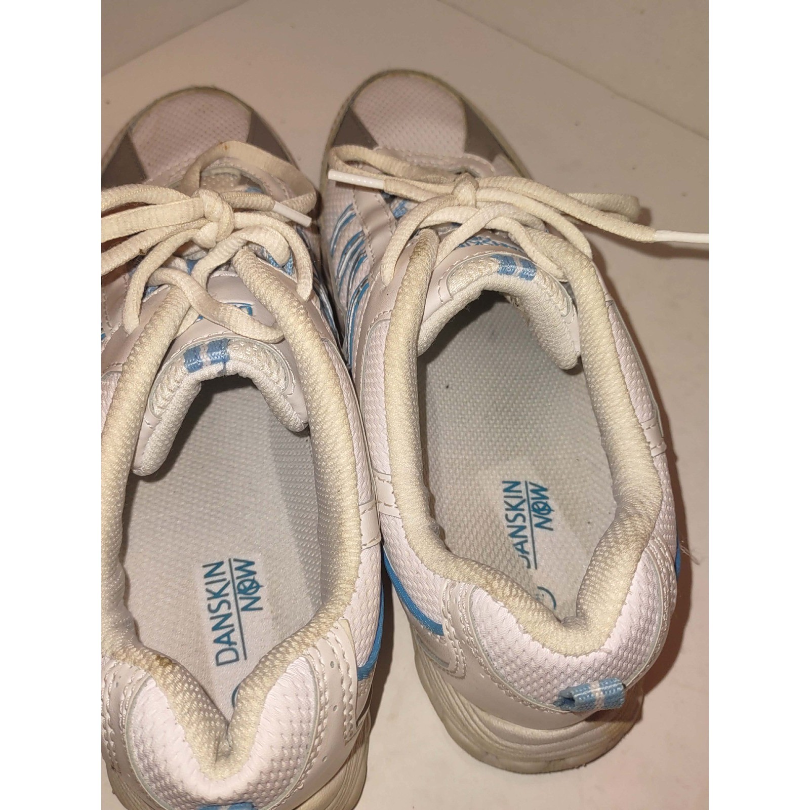 Danskin Now Joanie Womens 9 White Blue Silver Athletic Walking Sneakers 2585678