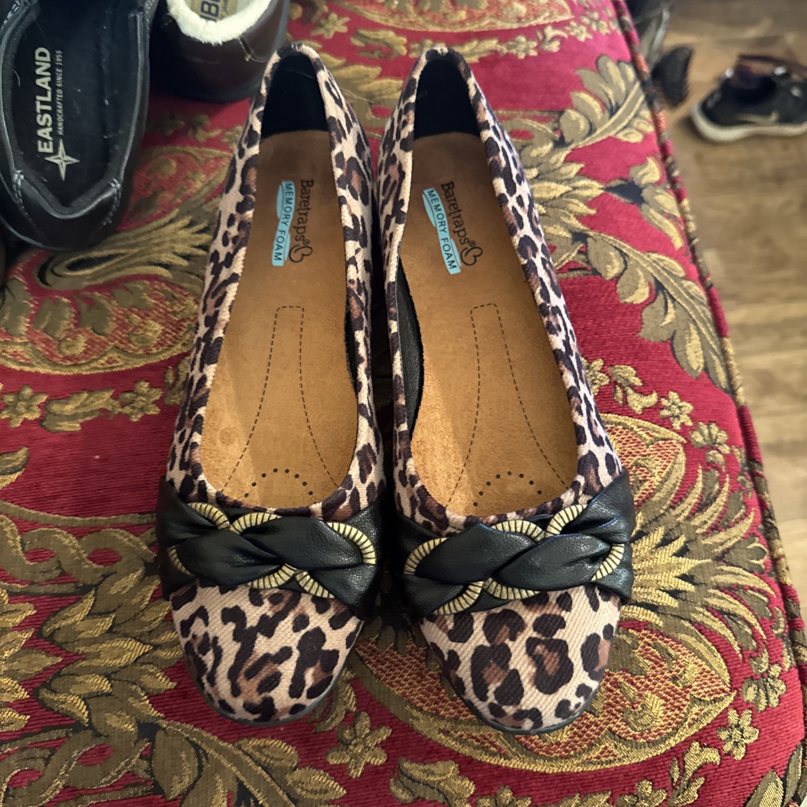 Baretraps Aurora Shoes 8.5 Leopard Corduroy Memory Foam Twist Toe Wedge BOHO Mom