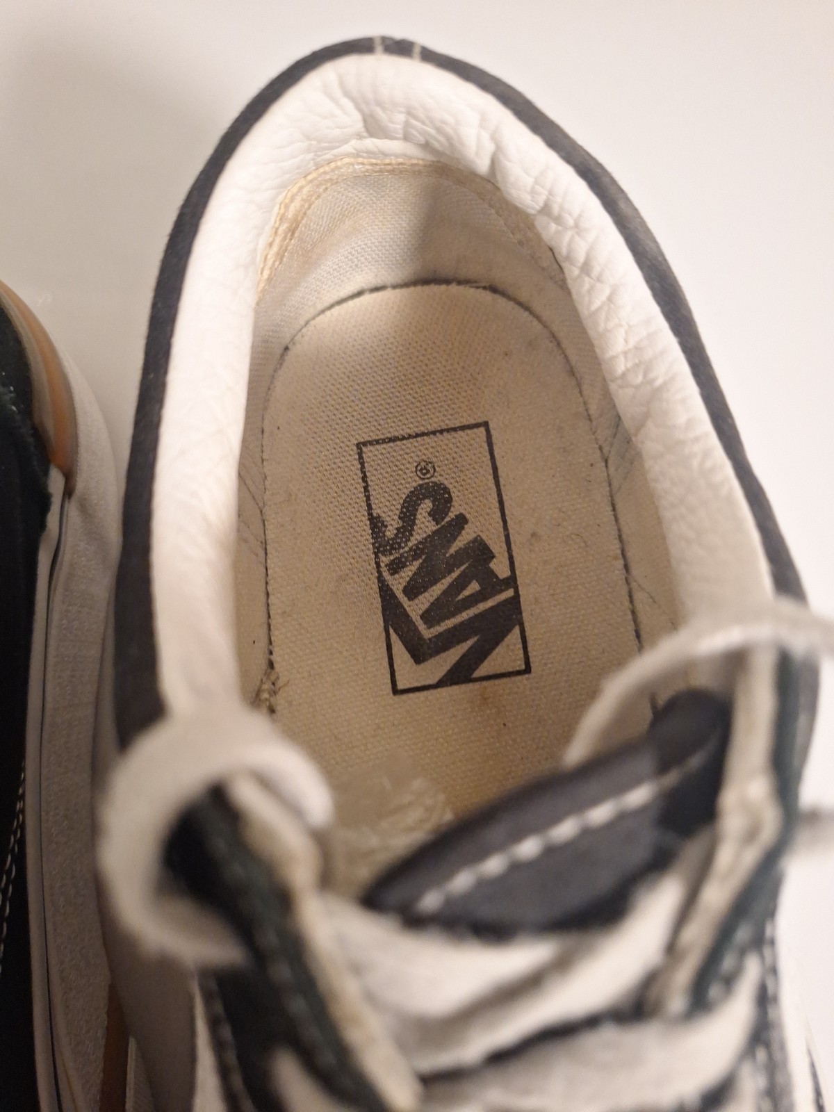 Vans Old Skool Stackform Platform Sneakers Black White Gum Men 9.5 Women’s US 8