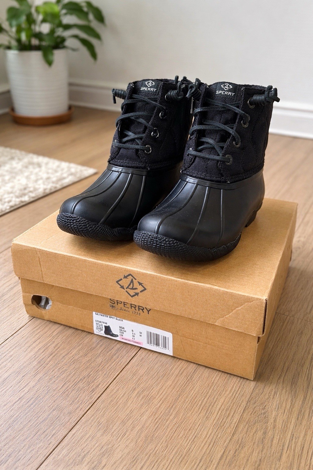 Sperry Saltwater RPET Black Duck Boots – Women’s Size 6 – Brand New in Box