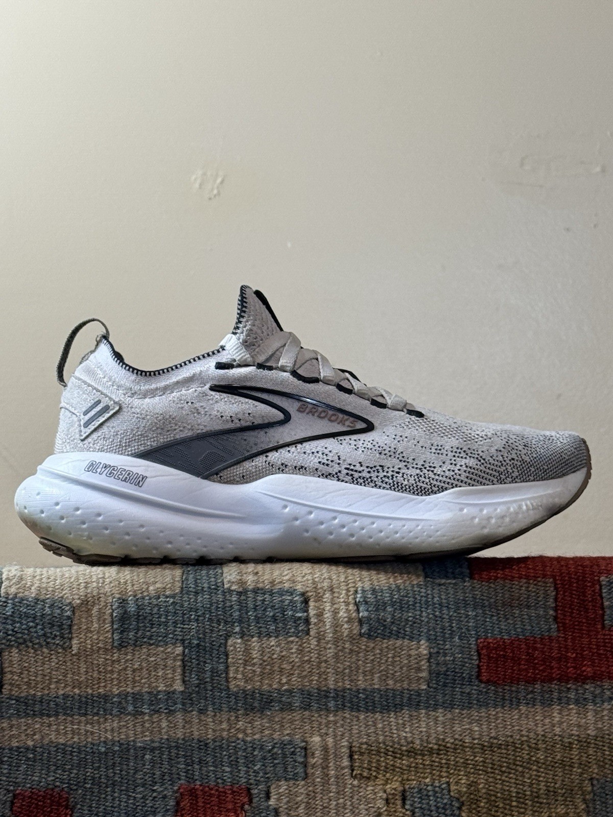 BROOKS Glycerin StealthFit 21 ‘White Grey Black’ Women’s Size 7 B 1204101B135