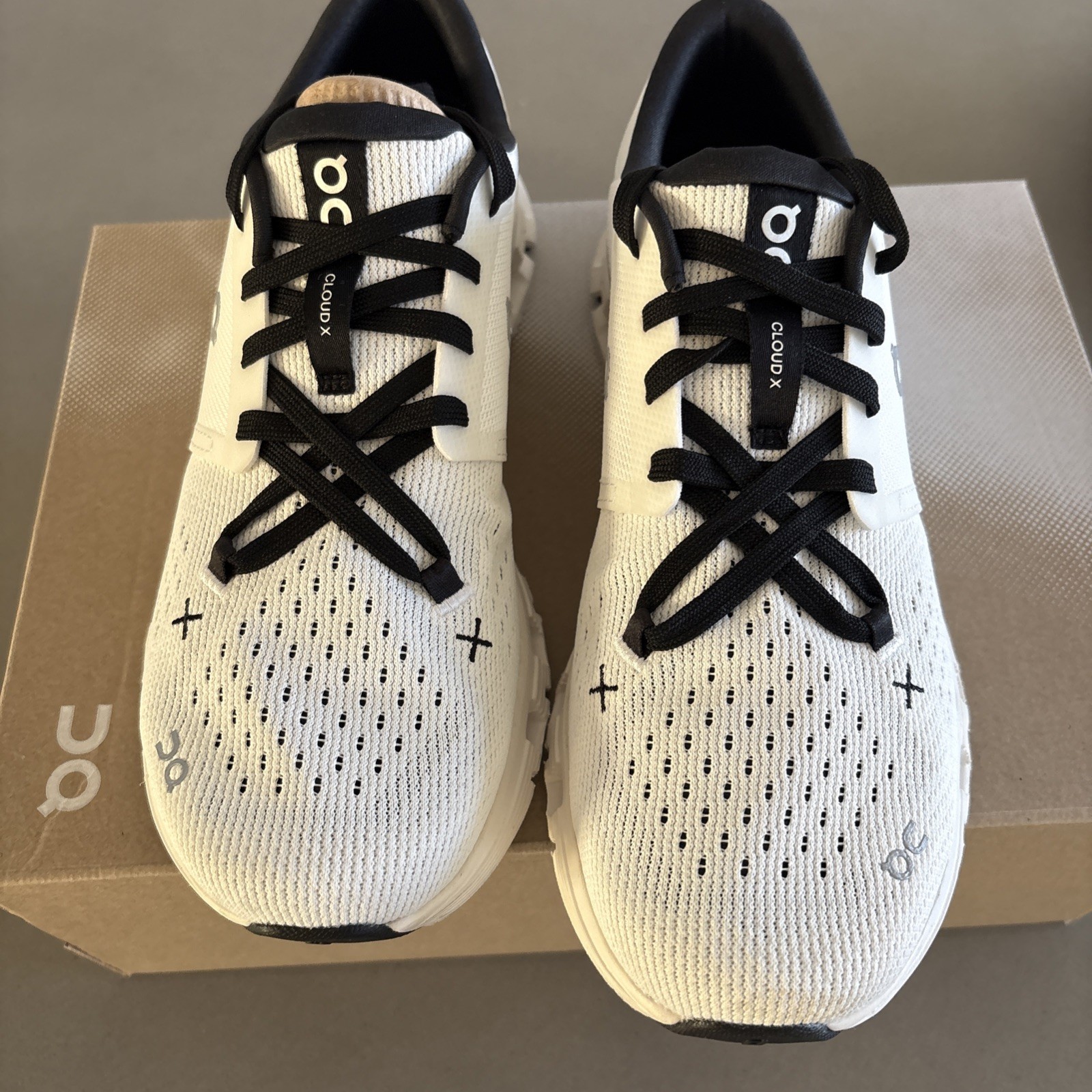 On Cloud x 4 Women’s Running Shoes Size 8.5