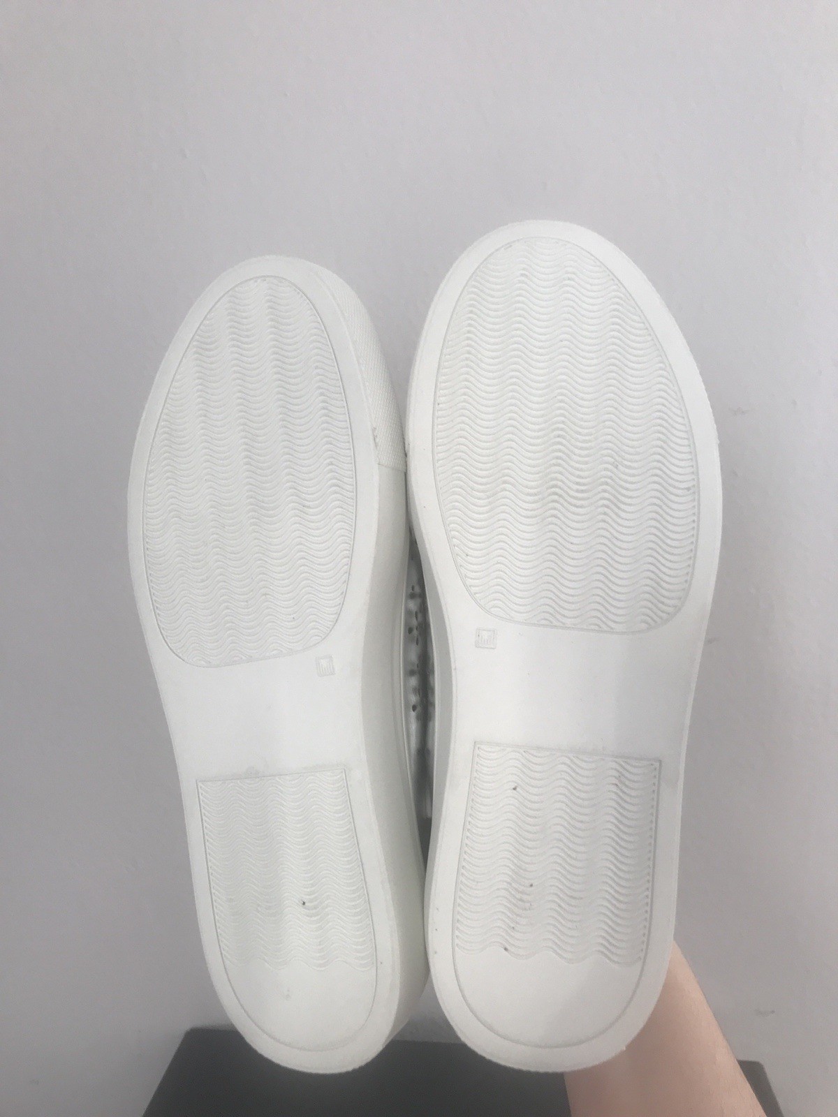 New LOFT Ann Taylor Silver Perforated Eyelet Vegan Leather Sneaker Size 5.5