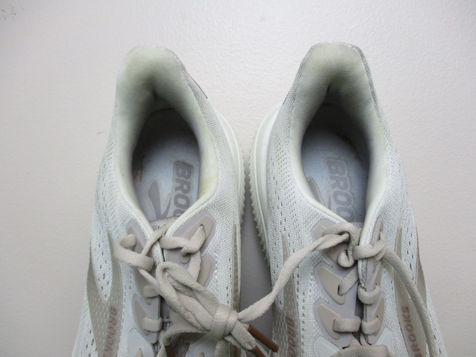 Brooks Ghost 17 Womens Size 9.5 Medium B Grey Chateau Running Sneakers