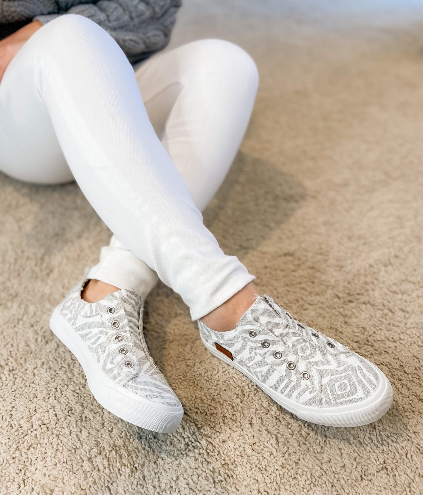 New Women Shoes Low Top Tennis Canvas Sneakers Unisex Fashion Slip-on Flats