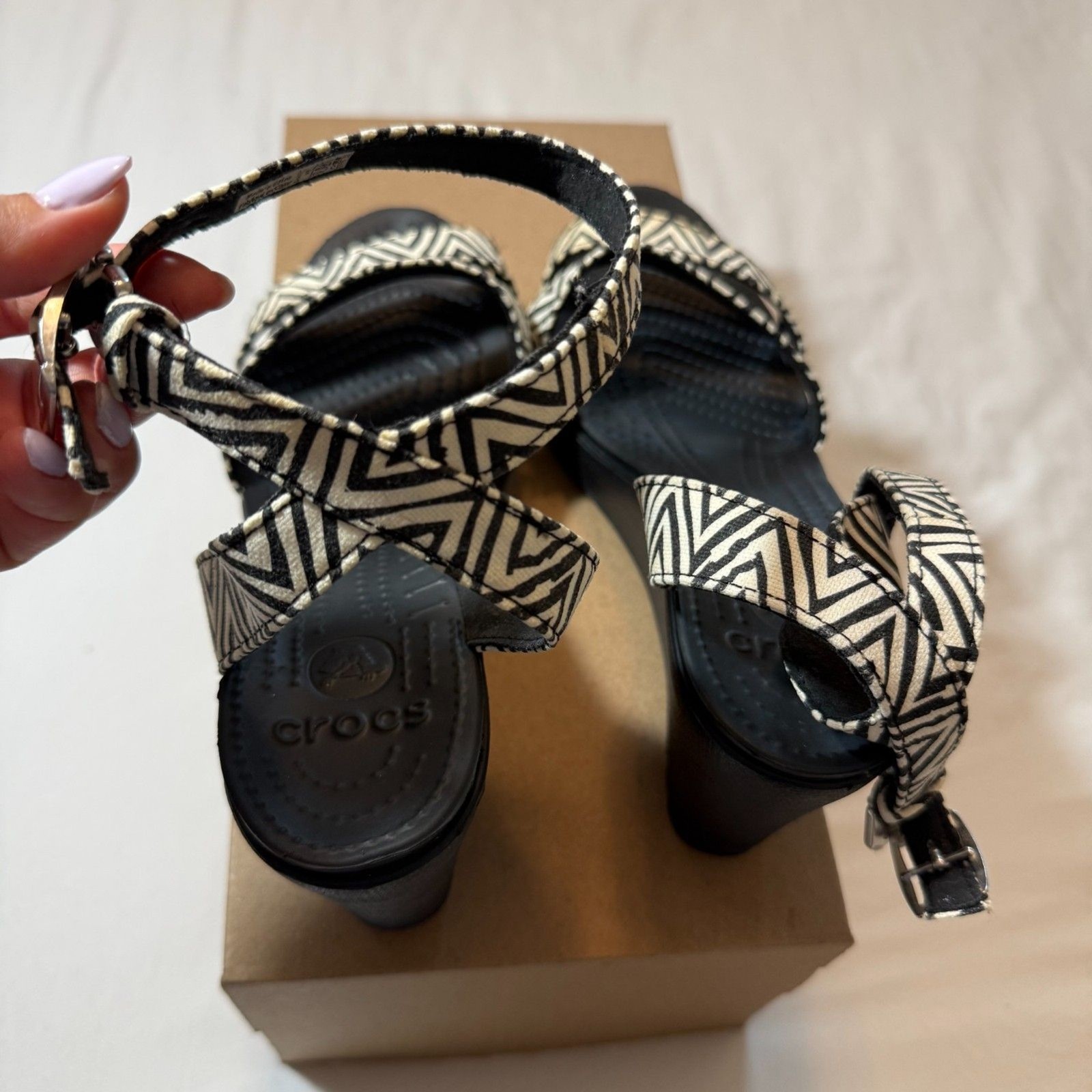 Crocs Leigh Graphic Wedge Sandals Black White Chevron Sz 9