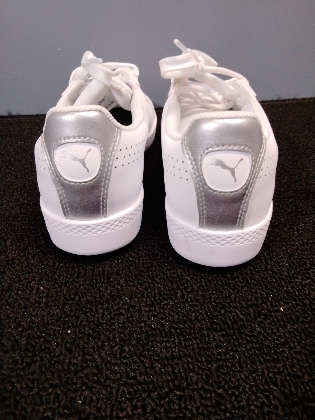 Puma Womens Size 7.5 Smash Preforated 36623801 White Running Shoes Sneakers