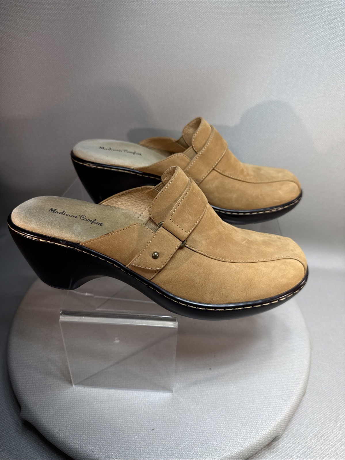 Madison Comfort Clogs Womens 8M Leather 2.75 In Heel Stylish Easy Wear