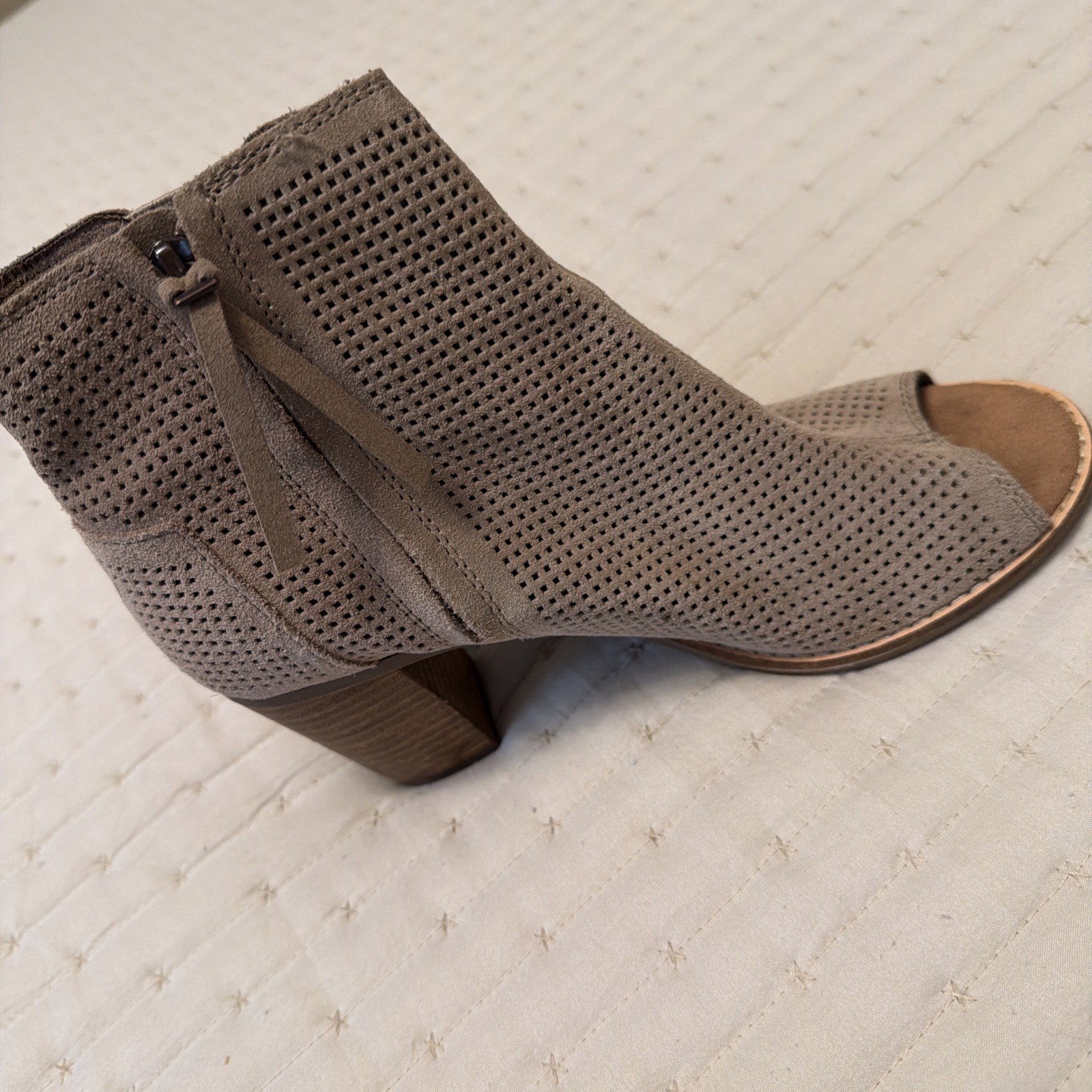 TOMS Majorca Peep Toe Suede Stucco Tan Perforated Ankle Boots Women’s 7.5