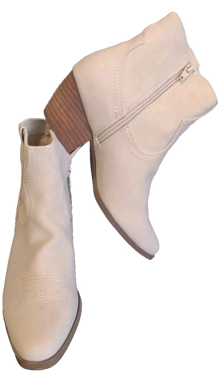 Dolce Vita Western Boots Woman’s 8.5 Ankle Beige Smooth Faux Suede Cowboy Shoes