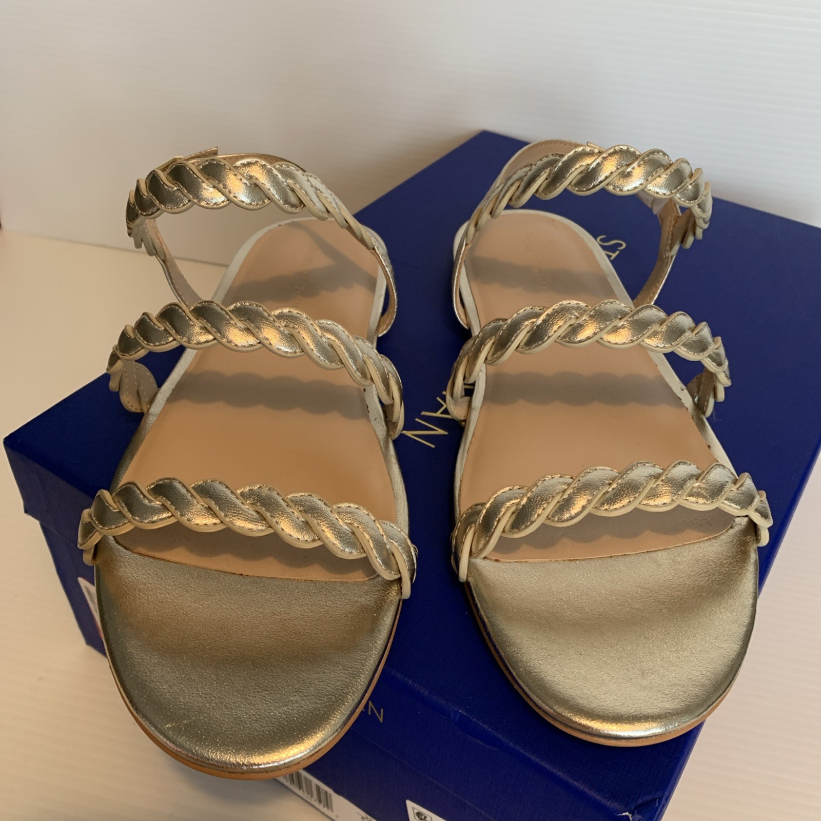 Womens Stuart Weitzman Sz 8.5M (39) Twistie Flat Sandal Gold Platino MSRP $425
