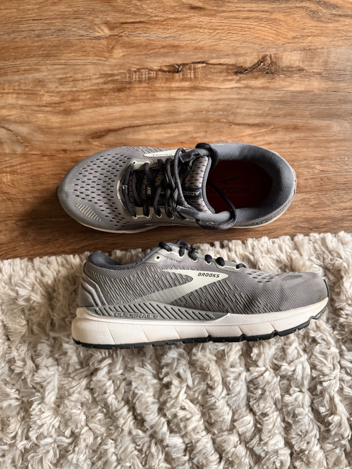 Brooks Women’s Running Shoes Size 9.5 Wide Gray
