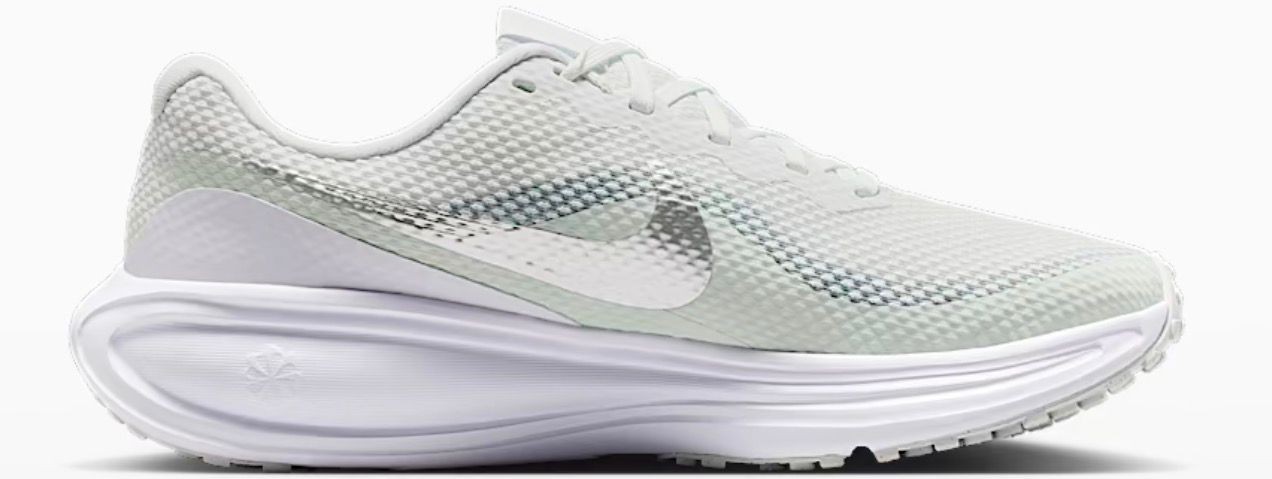 Nike Revolution 8 – Size: 6W
