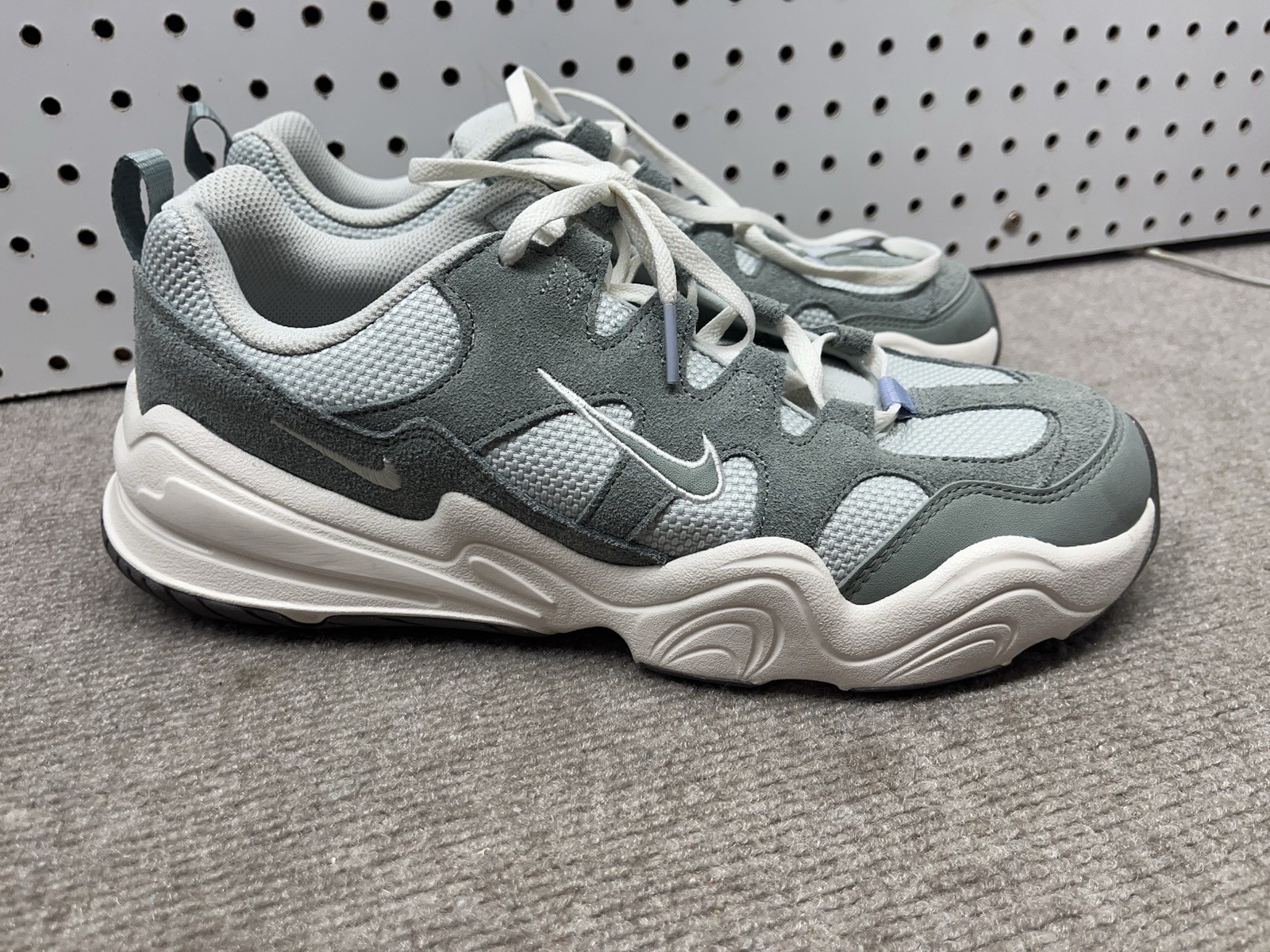 (1) Size 11 – Nike Tech Hera Mica Green W