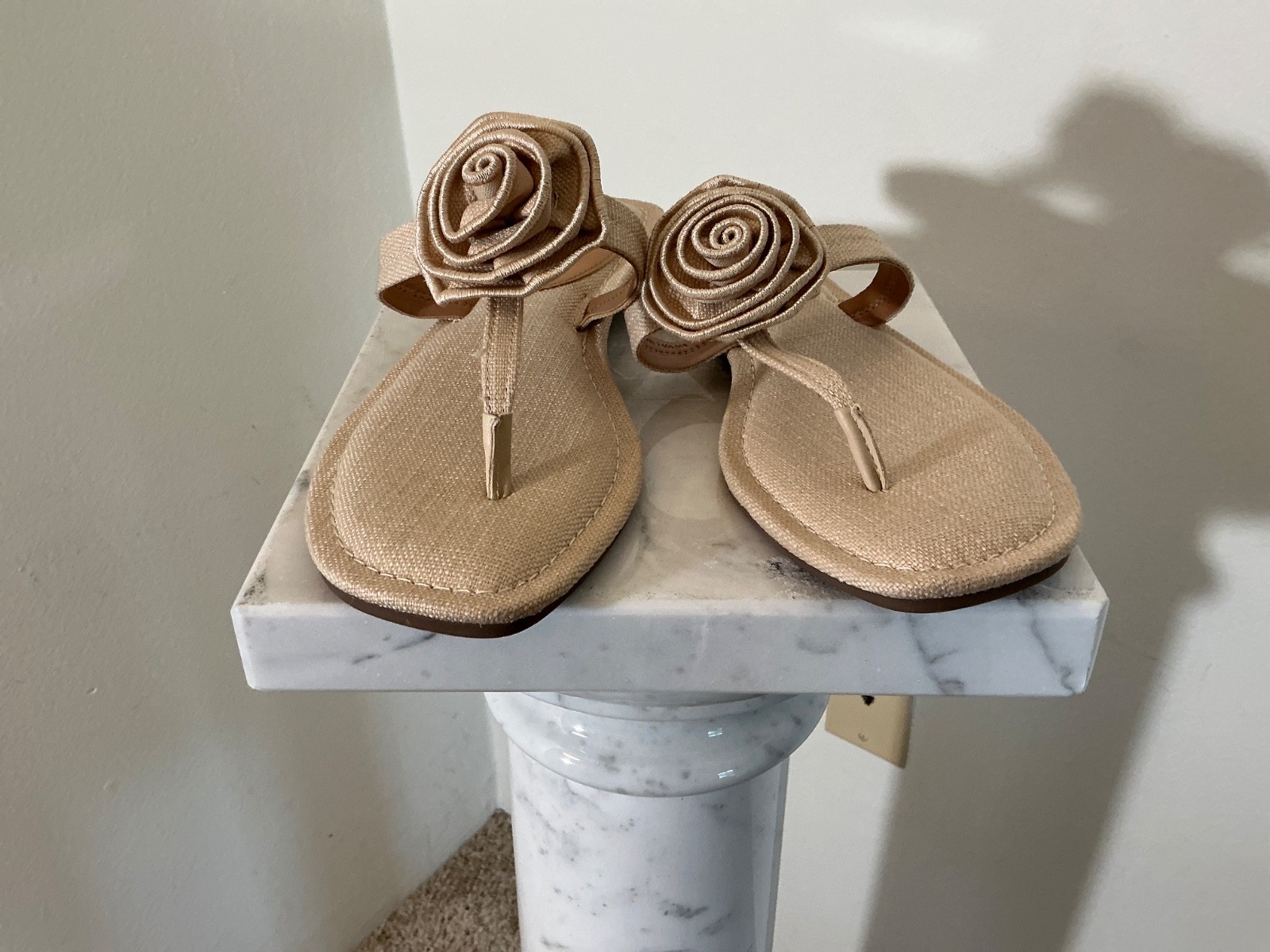 DV by Dolce Vita Cream Rosette Sandals Thong Floral Slide Size 7.5 Rose-Accent