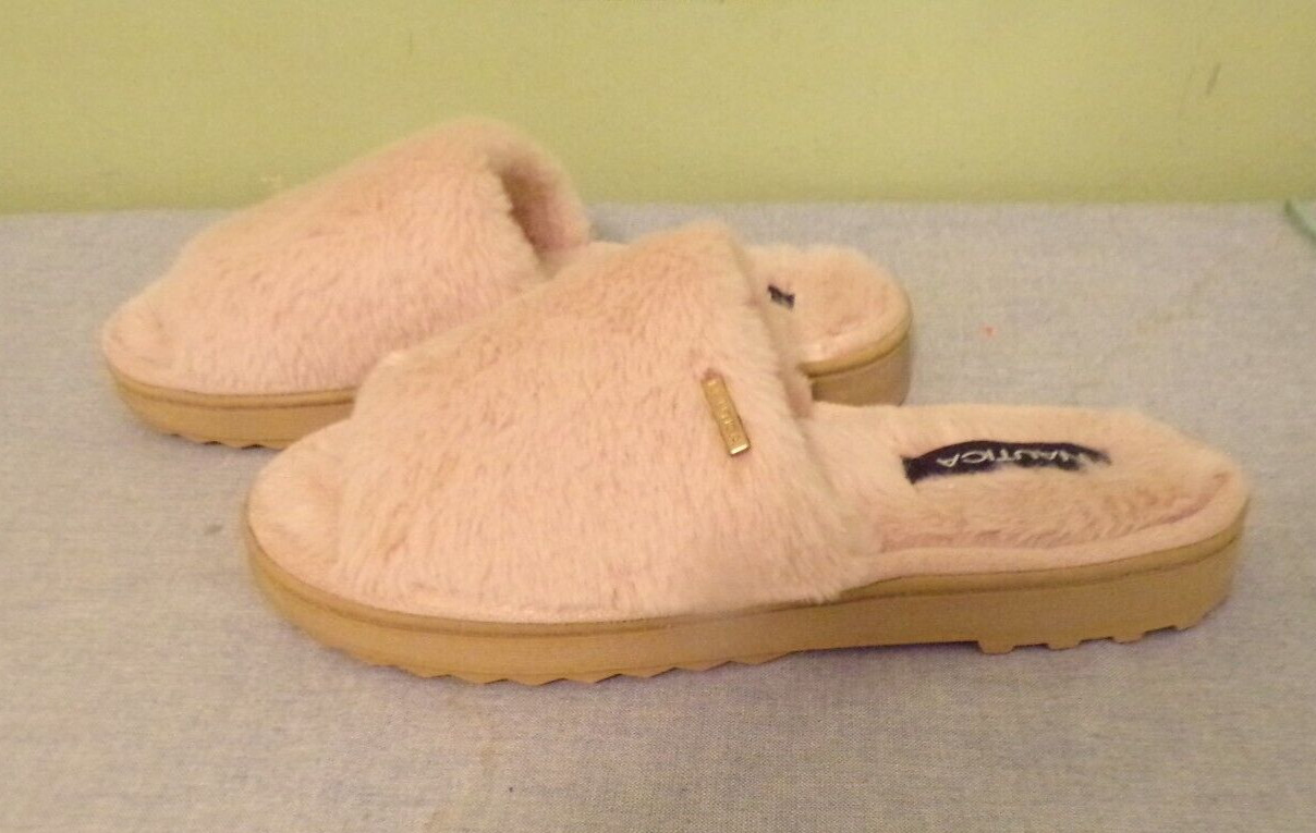Nautica Faux Fur Lounge Slippers Woman’s Size 5/6 Soft Breathable Pink Slippers
