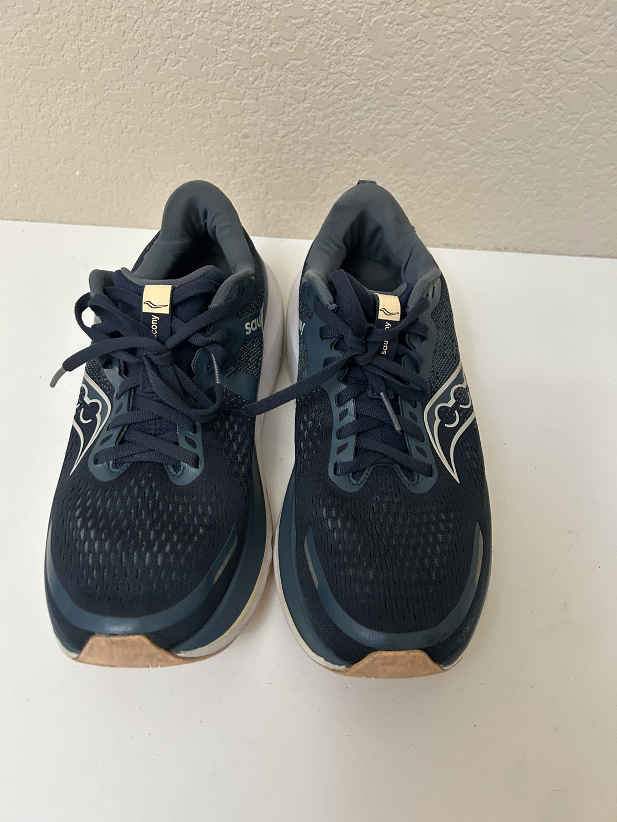 Saucony Guide 18 Women’s size 9.5 Running Shoes S10998-162 ‘navy/apricot’