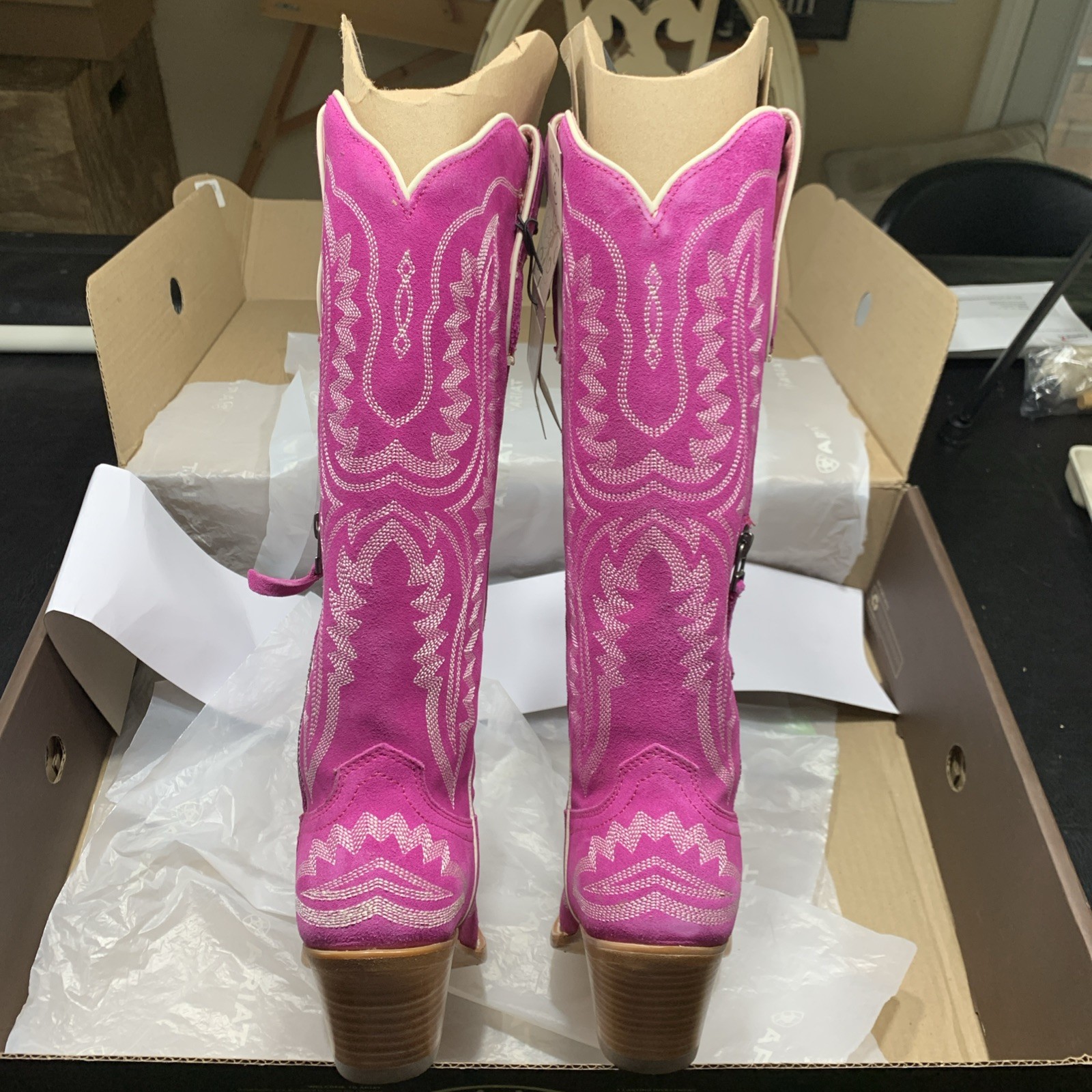 Cowgirl boots Pink Ariat Casanova size 5.5 New In Box Toe X Height 16”