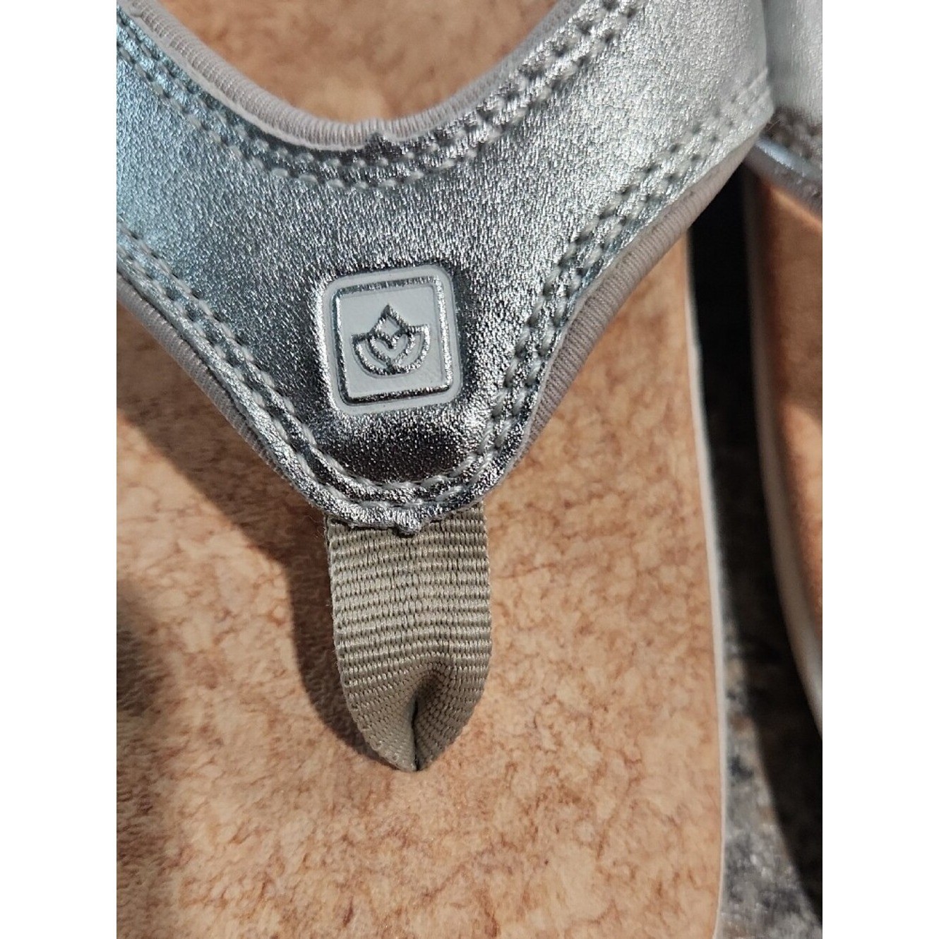 Spenco Women’s Silver Metallic Cork-Style Thong Sandals Size 6