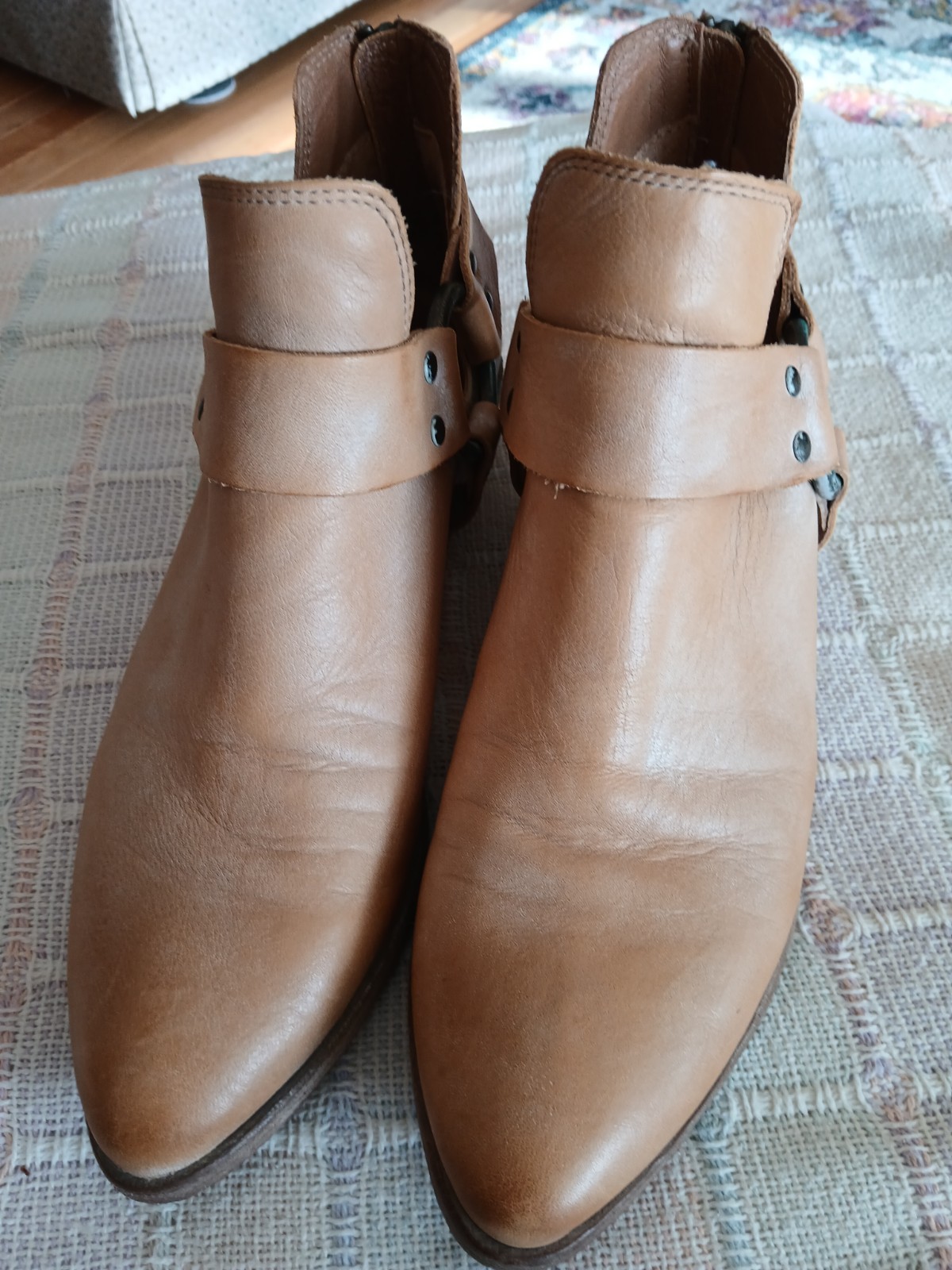 Frye Ray Harness Women’s Size 9.5 B Back Zip Tan Leather Booties