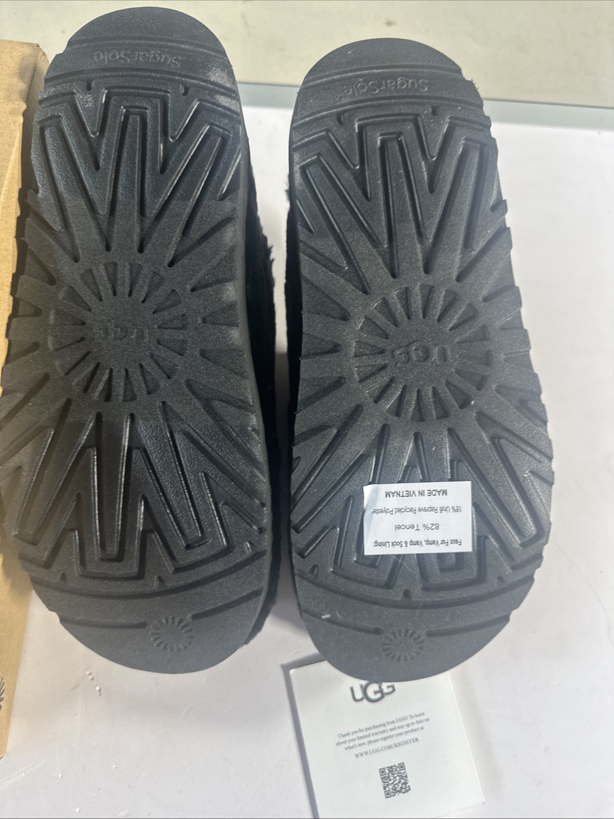 Ugg’s Fuzz Sugar Slides Size9 New With Box. Black