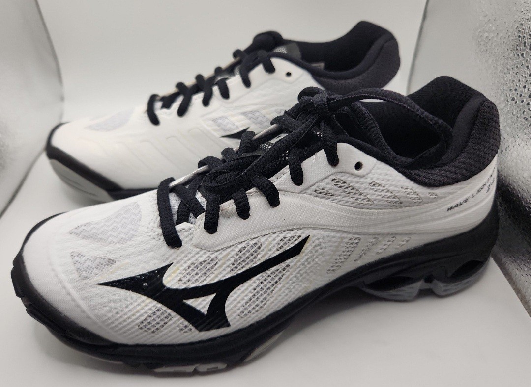 New With Defects – Mizuno Wave Lightning Z4 Shoes – Size 6