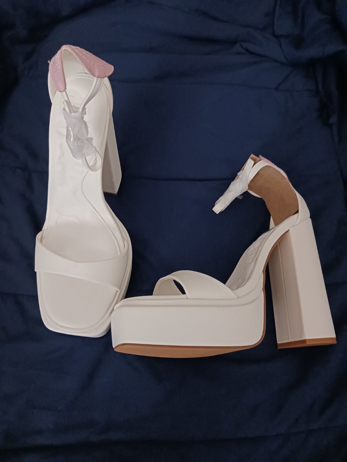 Olivia Miller Women’s AMOUR Platform Heel White Pink Pin-up Sz 9 5in Heel New