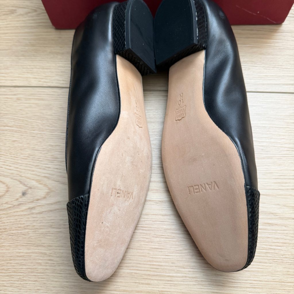 VANELi Black Leather Snakeskin Cap Toe Flats Womens Size 10 M Slip On Shoes