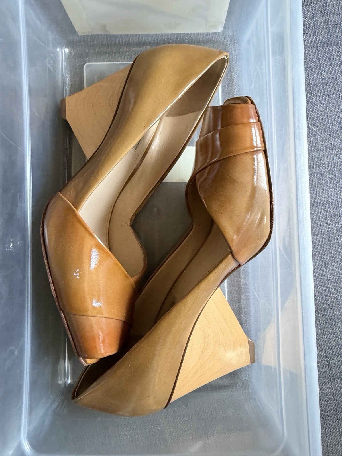 Via Spiga Glossy Cognac Patent Leather Peep-Toe Block Heels Sz 6