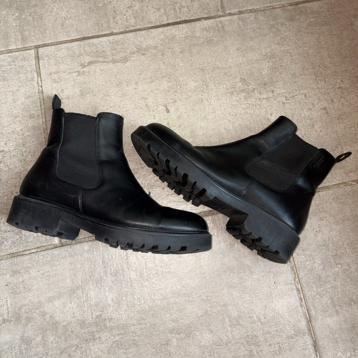 Vagabond Shoemakers Black Leather Chelsea Ankle Boots Slip-On Lug Sole EU 37