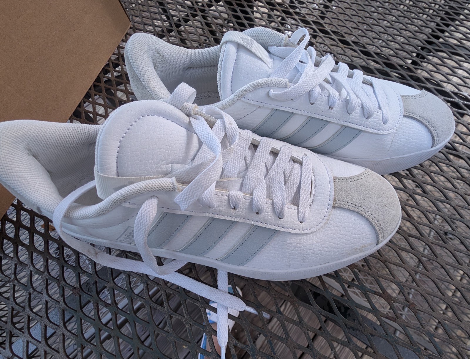 Adidas Court 3.0 White/Gray Leather Low Top Athletic Sneaker women’s SIZE 7.5