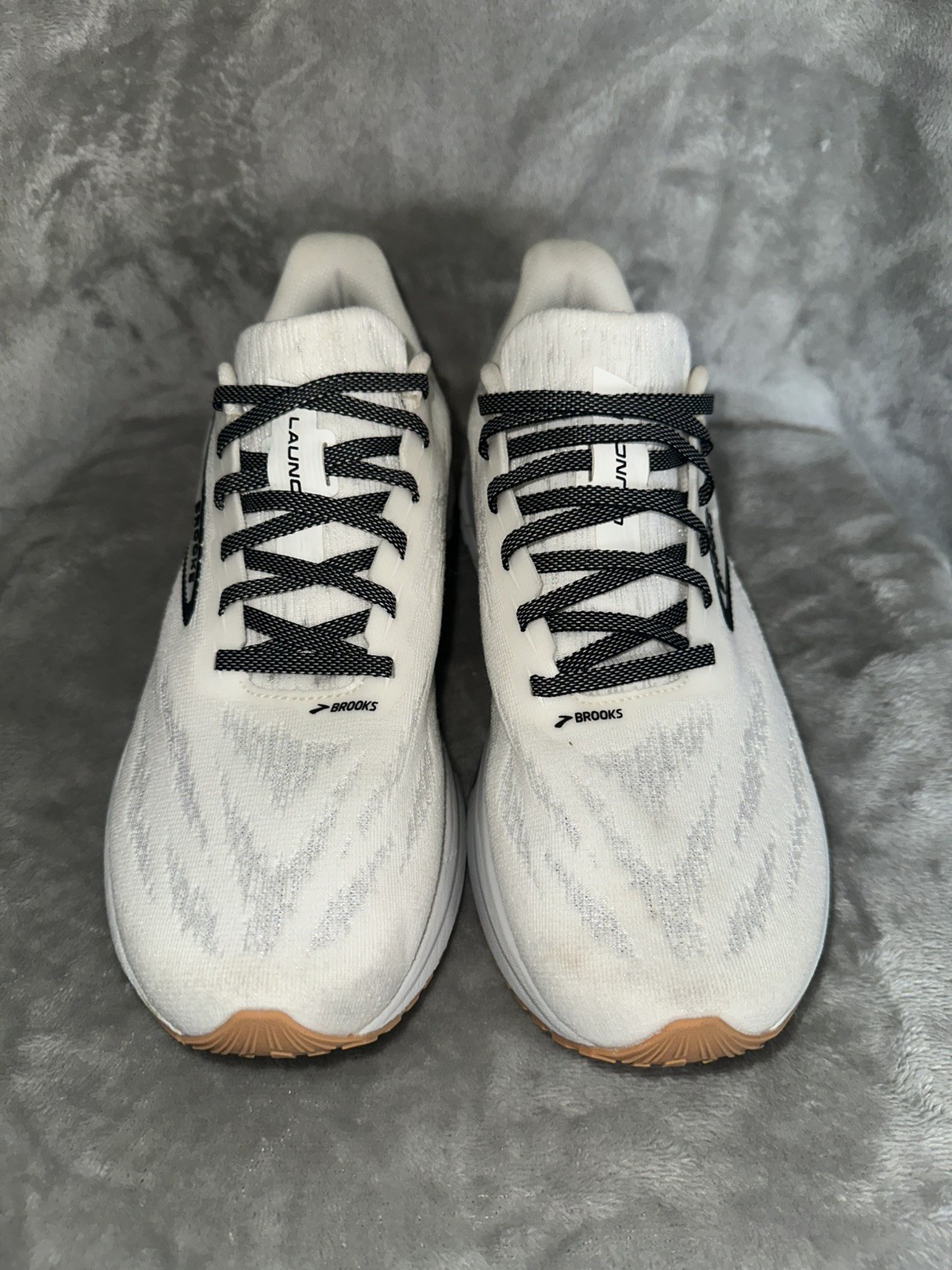 Brooks Launch 11 White Grey Black White Size 10.5 With Minor Defect