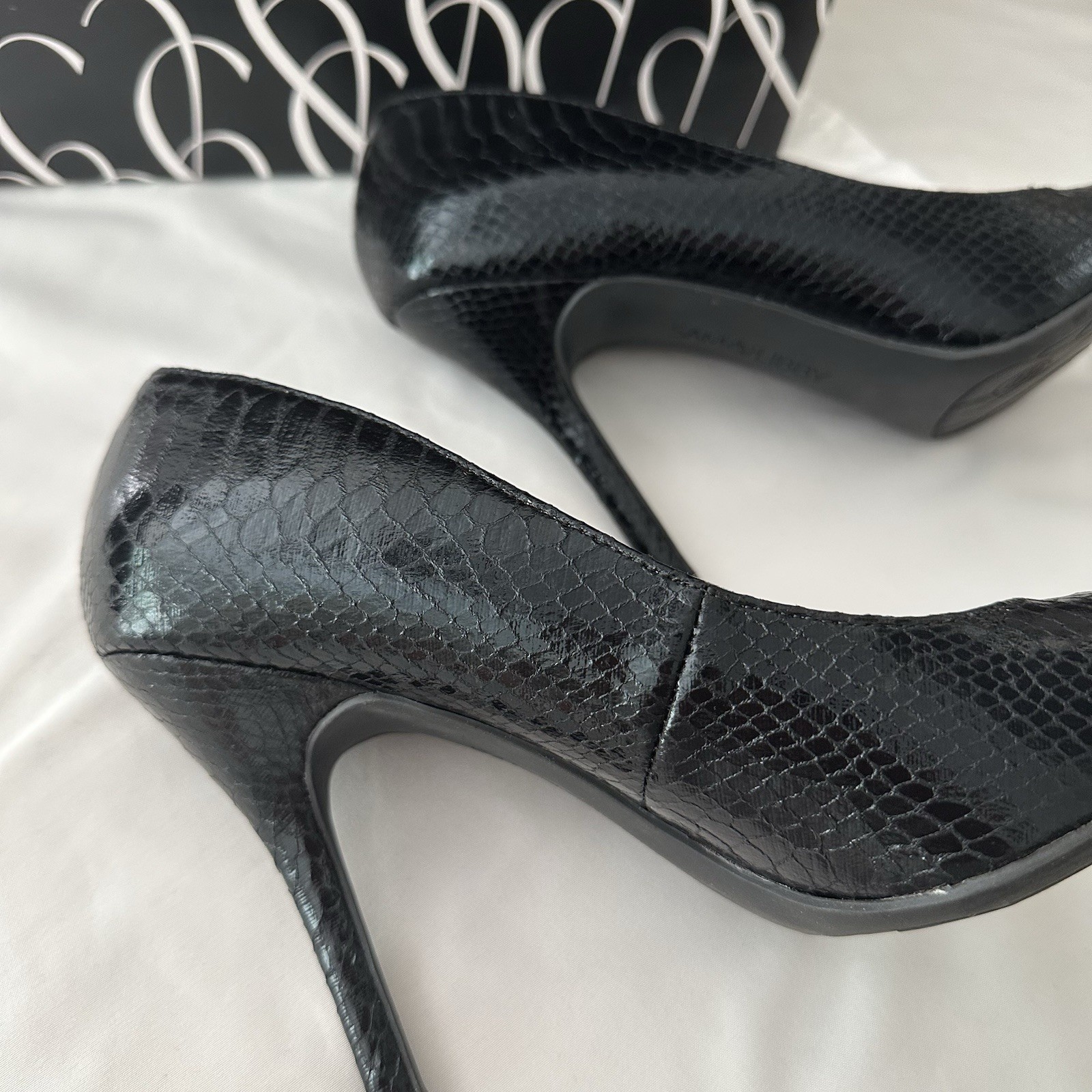 Sam & Libby Dominique Pointy Toe Stiletto Size 8.5 Black Faux Snakeskin 4″ Heel