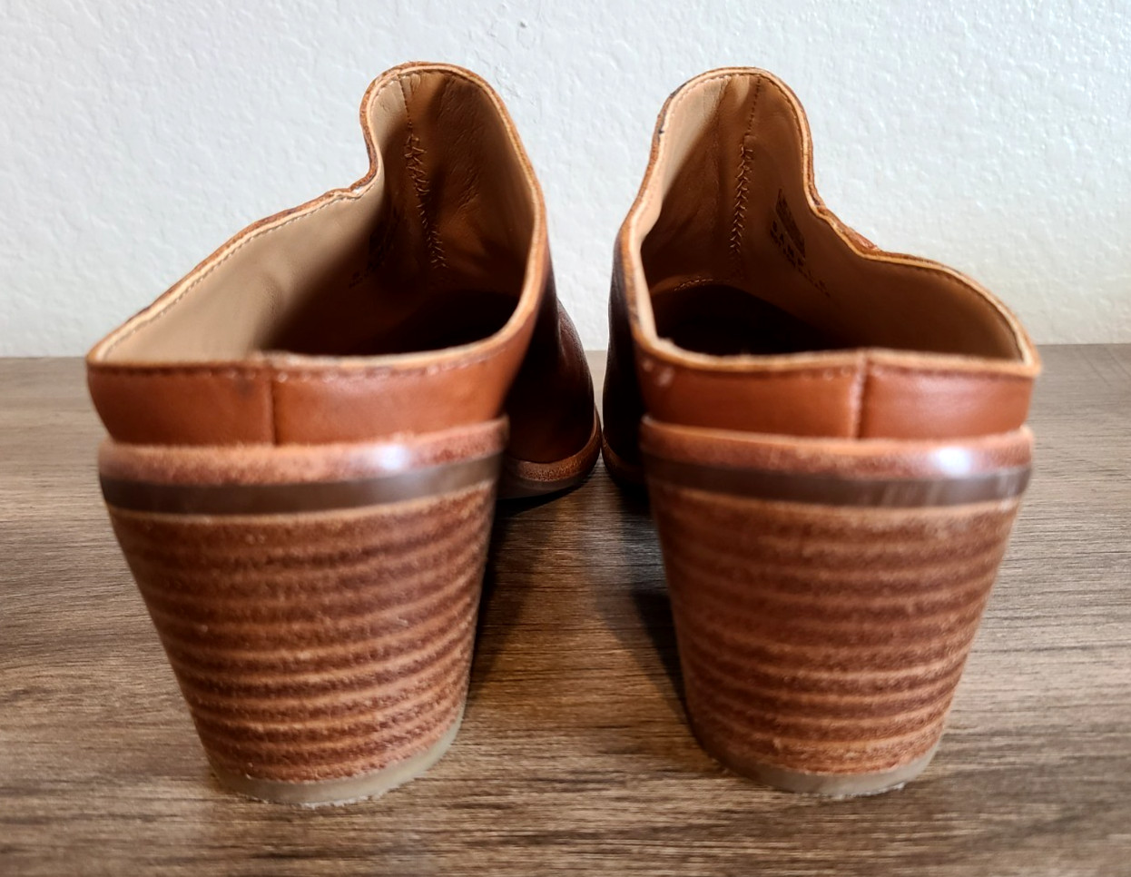 UGG Lovisa Womens Mules Shoes SIZE W7 Brown Leather Man Made Materials