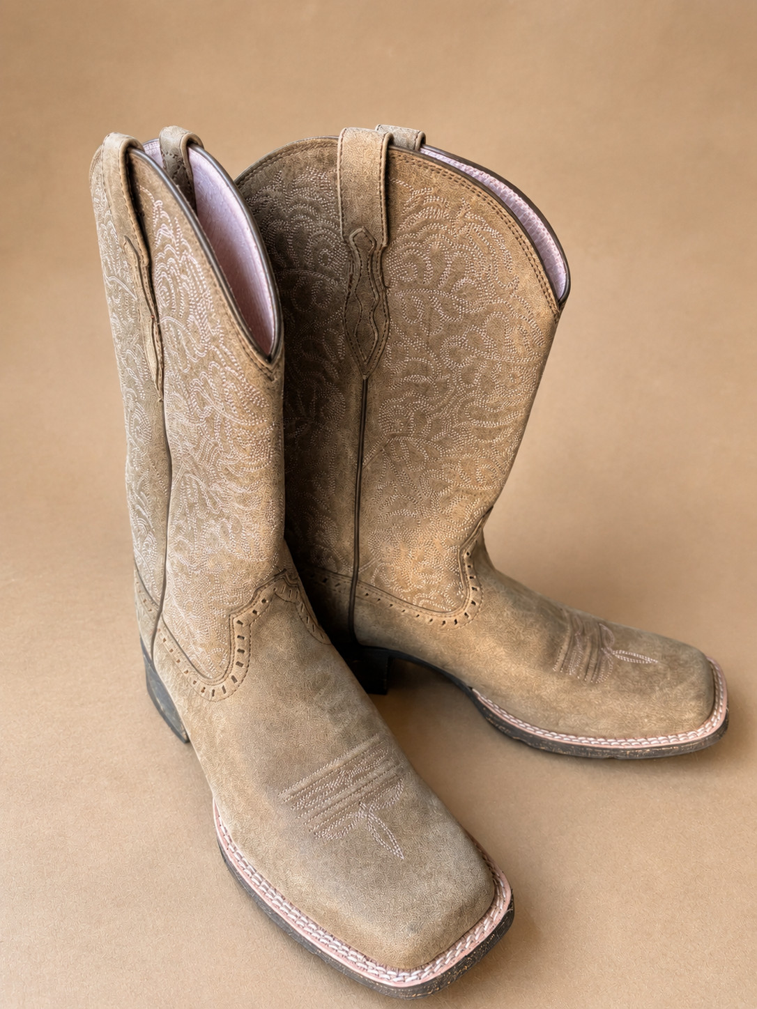 Ariat Women’s Round Up Remuda Western Boots – Broad Square Toe 9.5C