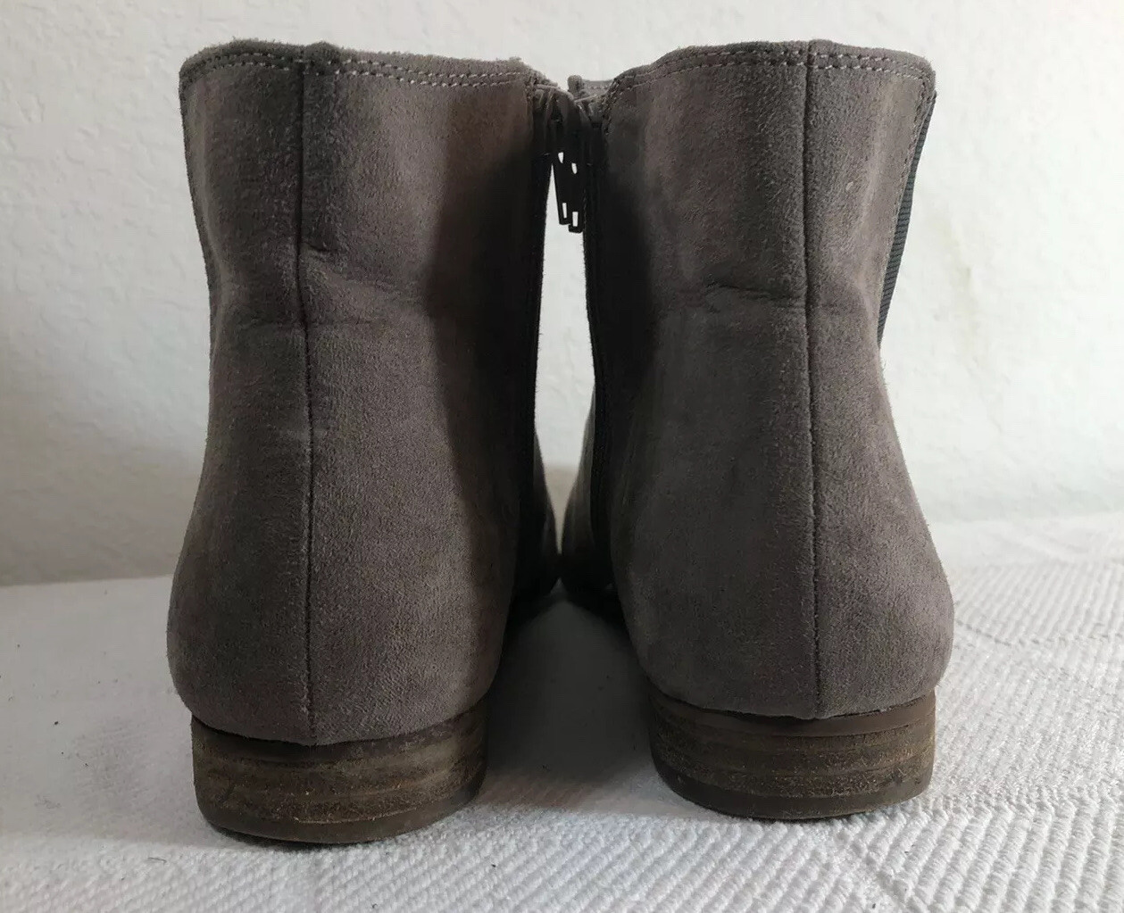 Carlos Santana Wmn 9.5 M Gray Faux Suede Textile Ankle Booties Boots Low Heels