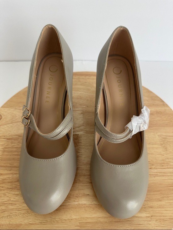 Journee Collection Windy Womens Round Closed Toe Cone Heel Pumps, Sz 8W