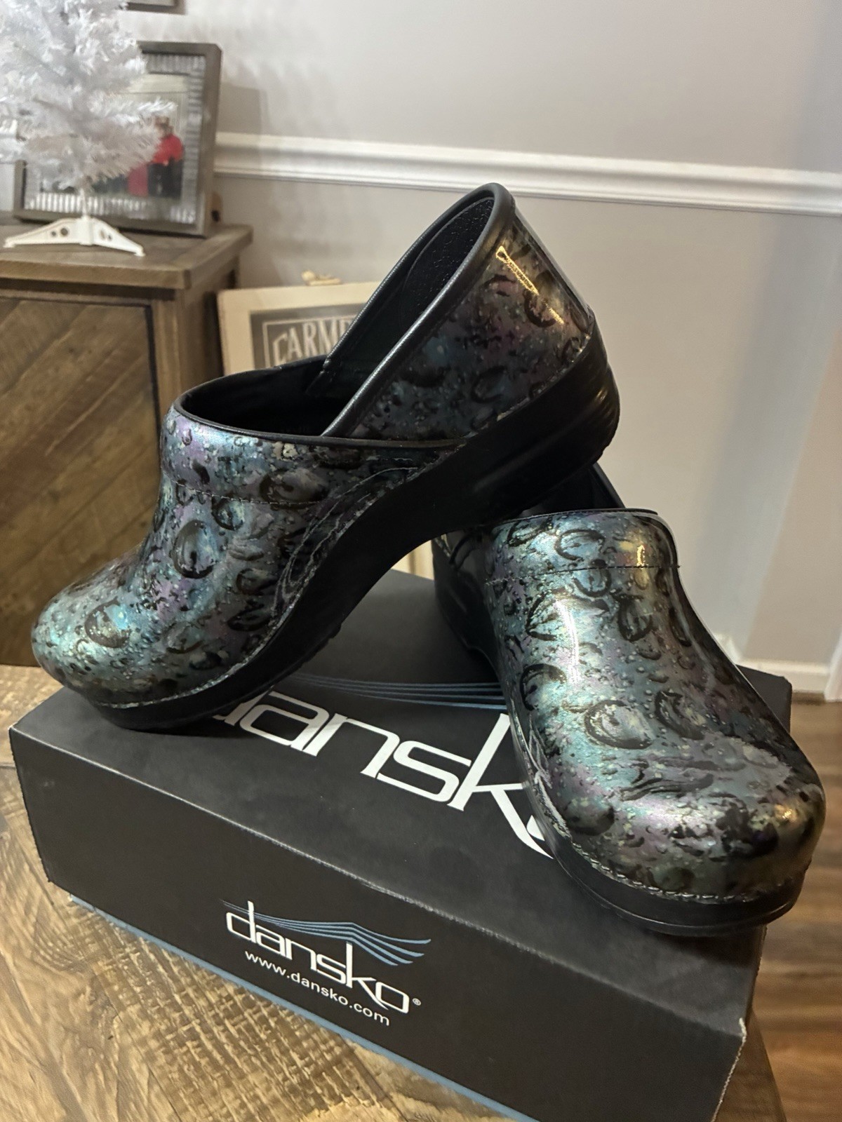 Dansko Professional Raindrop Patent Leather Clogs Slip Resistant US 9