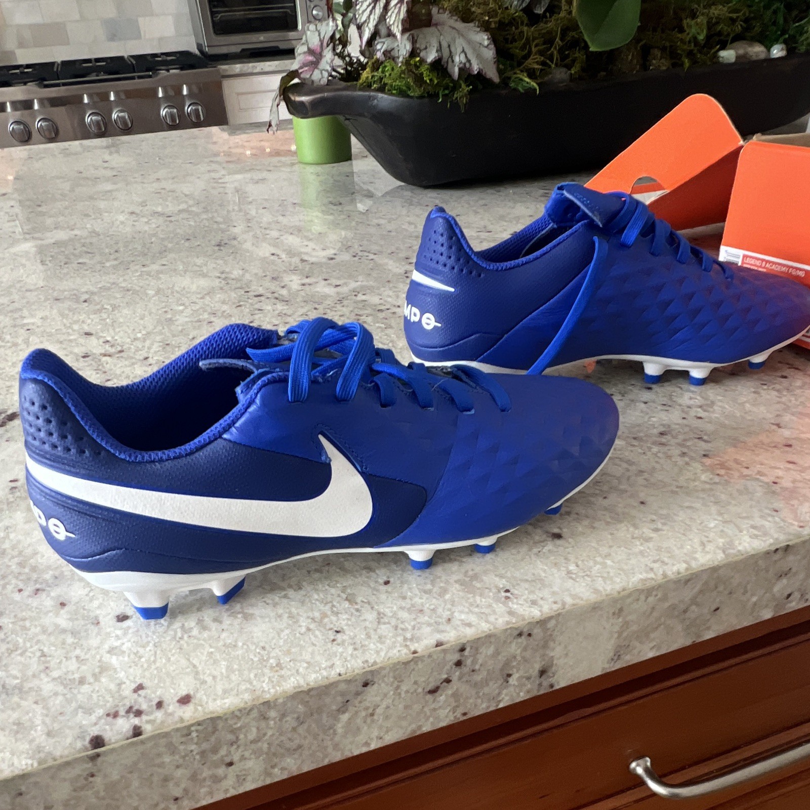 Nike Tiempo Legend 8 Academy FG/MG Soccer Cleats Blue/ women’s US 7