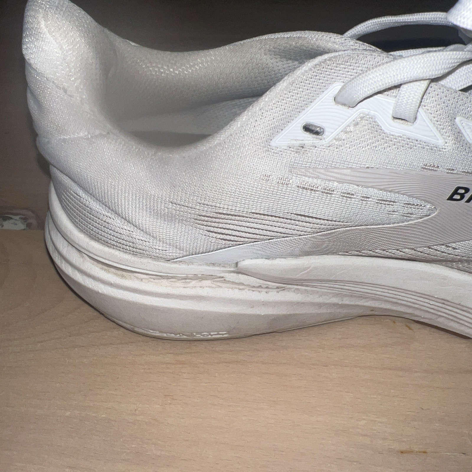 Brooks Revel 8 Women’s 12 Wide White Running Shoe Sneakers