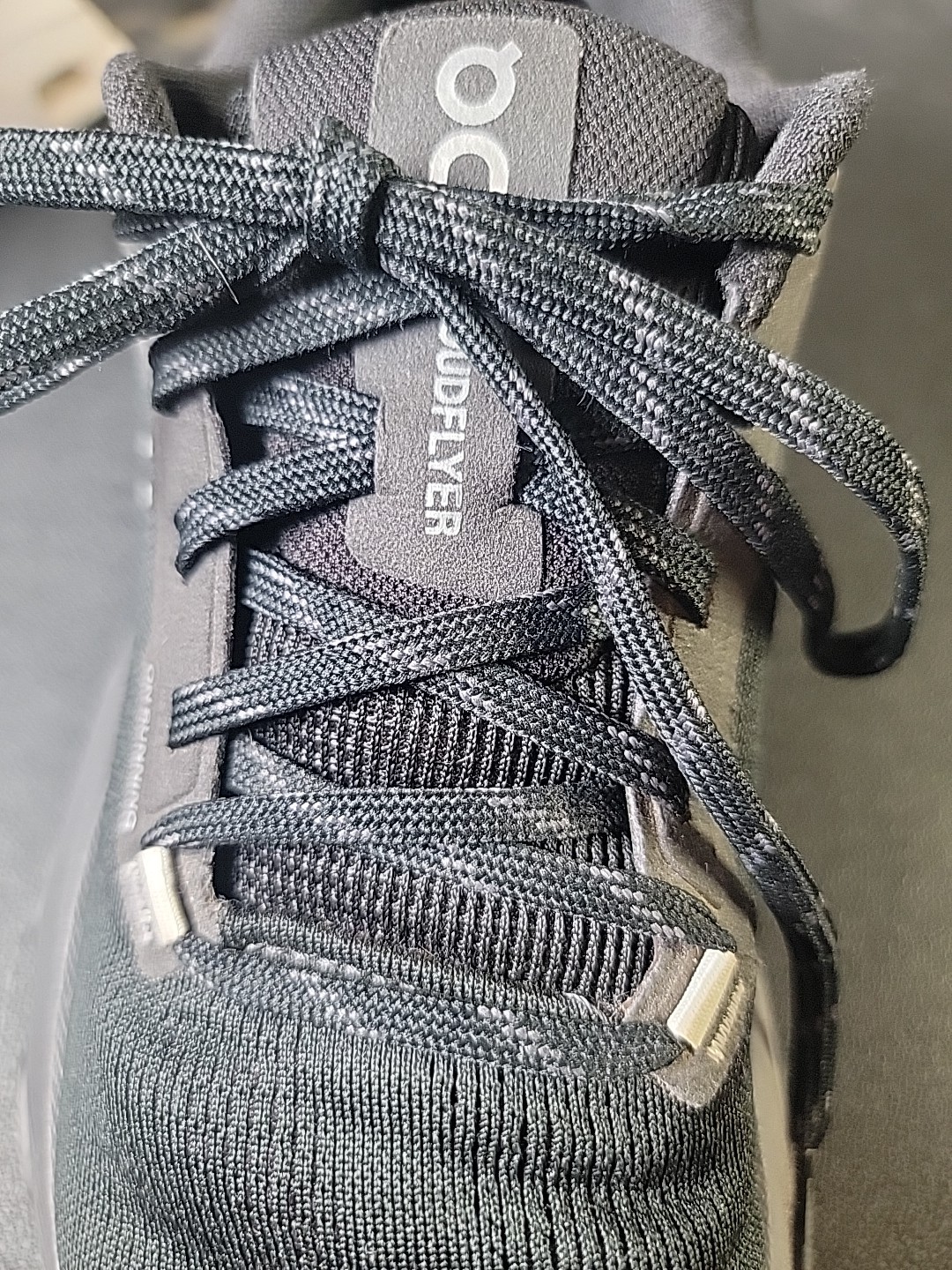 On Cloud Cloudflyer 5 Running Shoes Sneaker Women Size 8 Black White Mint Swiss