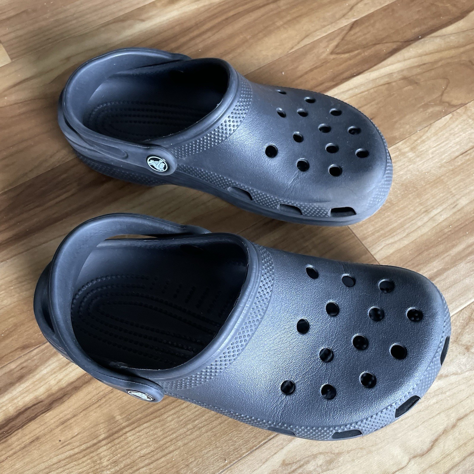 Crocks Navy — Men’s 5, Women’s 7
