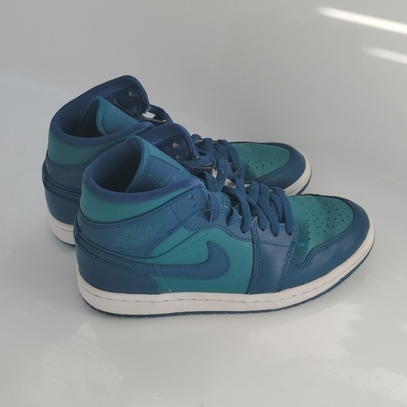 Nike Air Jordan 1 Mid Sky Teal/White/Sky French Blue Style Women Size 6.5 Men 4