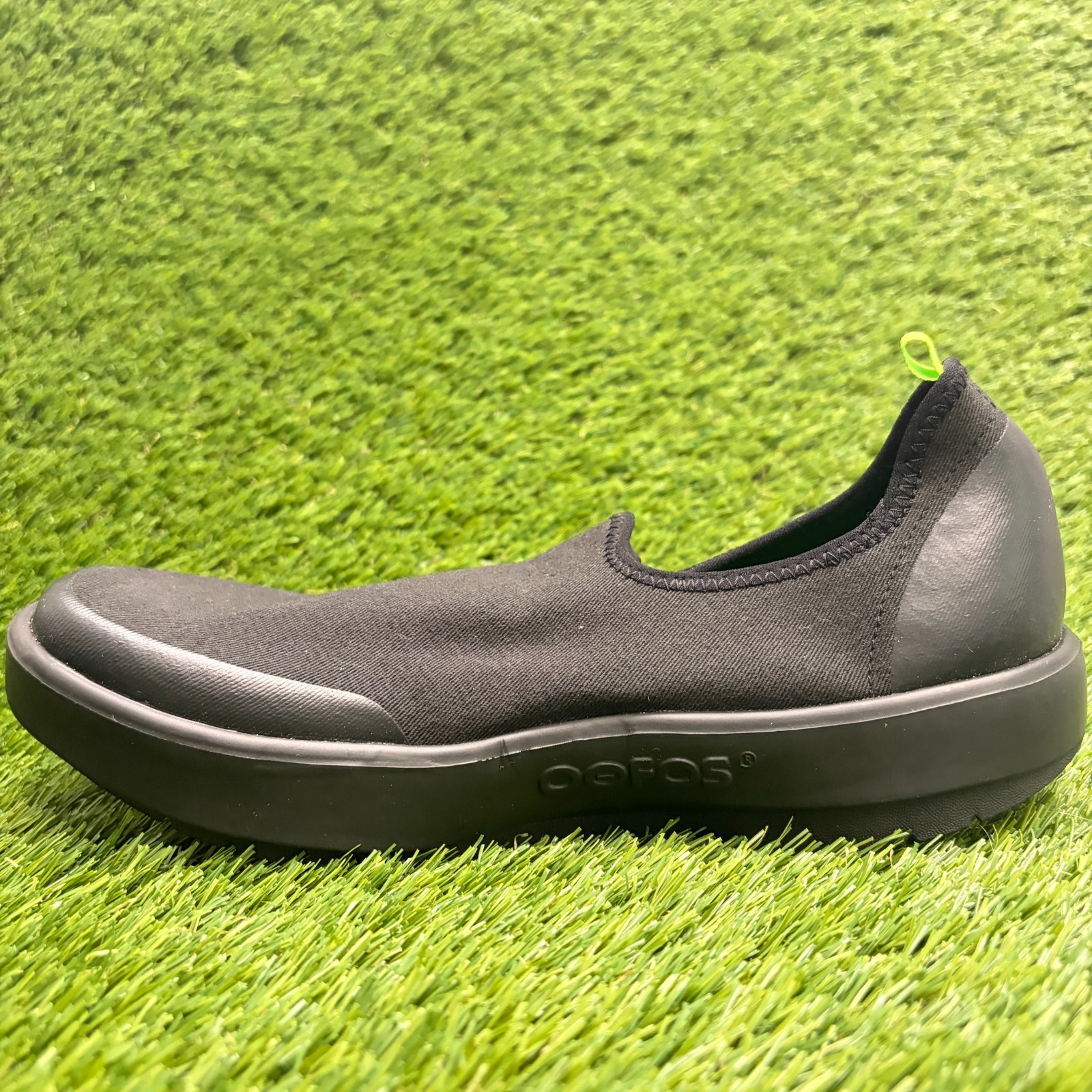 OOFOS OOmg eeZee Low Womens Size 9.5 Black Casual Walking Slip On Recovery Shoes